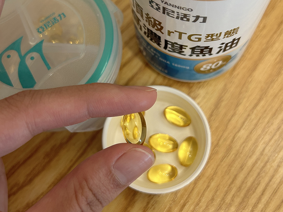 亞尼活力高濃度魚油軟膠囊，小顆好吞，長輩、兒童都能安心吞嚥